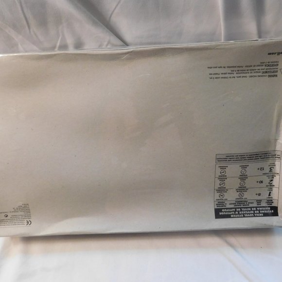 Revell F/A 18-E Super Hornet Model Airplane Kit 1:48 Scale NEW SEALED BOX 2011 - Picture 4 of 4